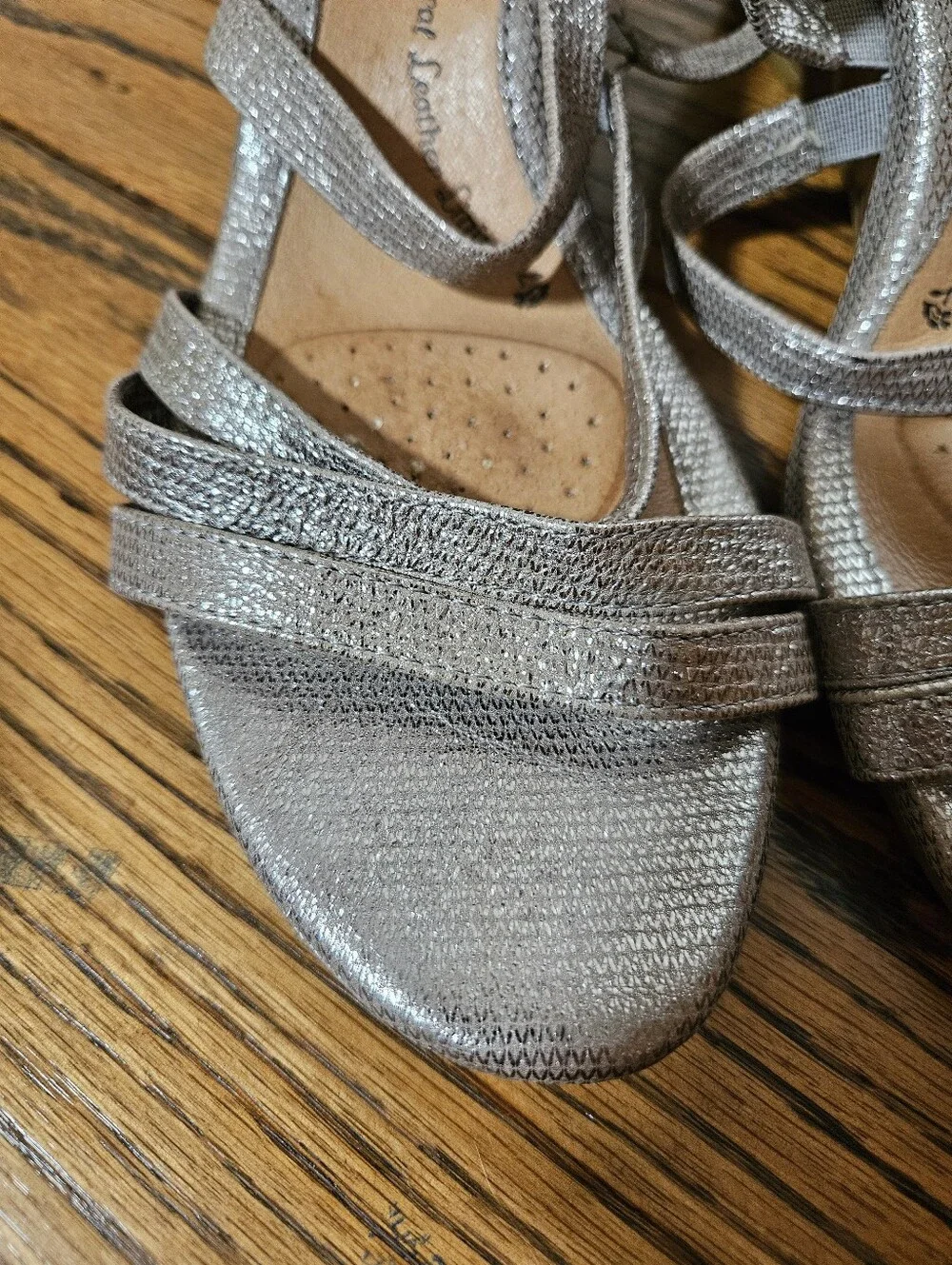 Sofft Metallic Silver Strappy Wedge Sandals Comfort Heel 9.5M
